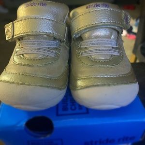 Stride rite walkers 👶🏽🧃❤️